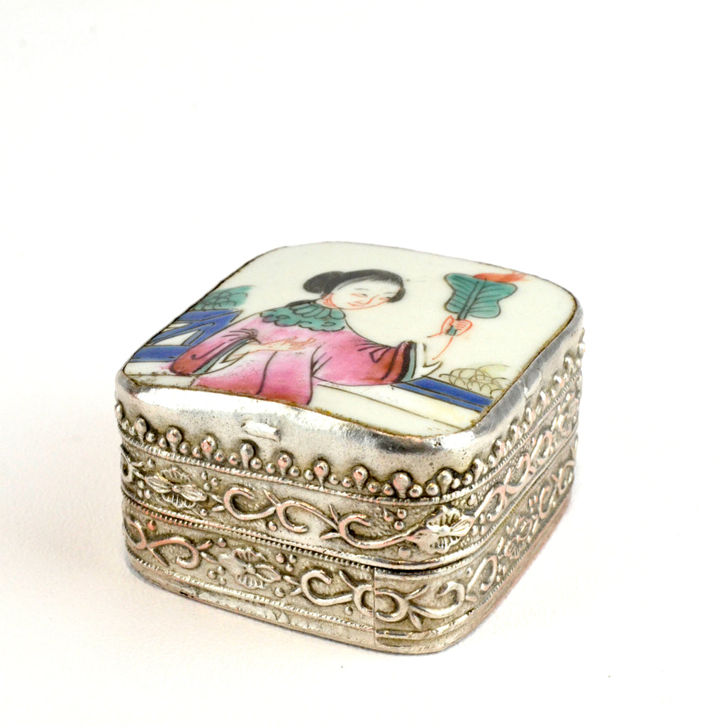 Famille Verte Snuff-Box