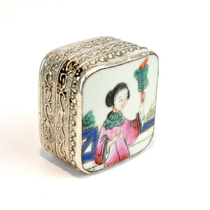 Famille Verte Snuff-Box