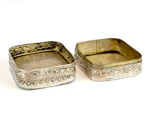 Famille Verte Snuff-Box